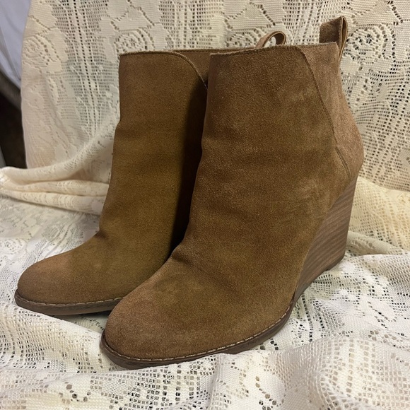 Lucky Brand Women's Tan Suede Wedge Ankle Boots
